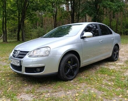 Серый Фольксваген Джетта, объемом двигателя 1.6 л и пробегом 288 тыс. км за 4700 $, фото 2 на Automoto.ua