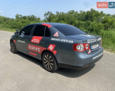 Серый Фольксваген Джетта, объемом двигателя 1.6 л и пробегом 400 тыс. км за 5500 $, фото 4 на Automoto.ua