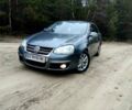Сірий Фольксваген Джетта, об'ємом двигуна 2 л та пробігом 200 тис. км за 4950 $, фото 1 на Automoto.ua