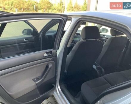 Сірий Фольксваген Джетта, об'ємом двигуна 1.6 л та пробігом 268 тис. км за 5550 $, фото 1 на Automoto.ua