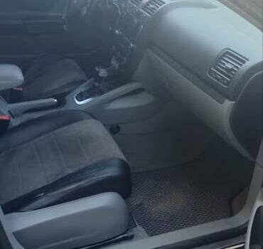 Фольксваген Джетта 2006 в Ахтырке на Automoto.ua Серый Фольксваген Джетта, объемом двигателя 1.6 л и пробегом 178 тыс. км за 6500 $, фото 1 на Automoto.ua