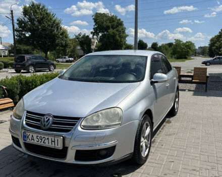 Серый Фольксваген Джетта, объемом двигателя 1.6 л и пробегом 327 тыс. км за 5300 $, фото 3 на Automoto.ua