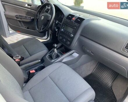 Сірий Фольксваген Джетта, об'ємом двигуна 1.6 л та пробігом 268 тис. км за 5550 $, фото 4 на Automoto.ua