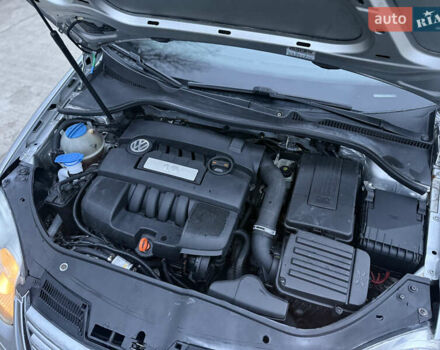 Серый Фольксваген Джетта, объемом двигателя 1.6 л и пробегом 250 тыс. км за 5750 $, фото 7 на Automoto.ua