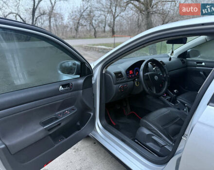 Серый Фольксваген Джетта, объемом двигателя 1.6 л и пробегом 250 тыс. км за 5750 $, фото 6 на Automoto.ua