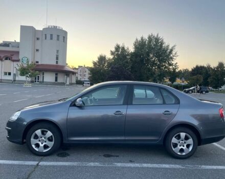 Серый Фольксваген Джетта, объемом двигателя 1.6 л и пробегом 150 тыс. км за 5500 $, фото 1 на Automoto.ua