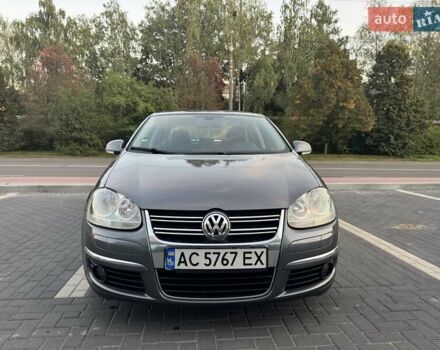 Серый Фольксваген Джетта, объемом двигателя 2 л и пробегом 237 тыс. км за 7300 $, фото 2 на Automoto.ua