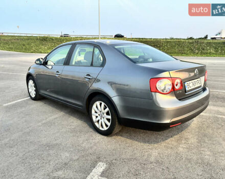 Серый Фольксваген Джетта, объемом двигателя 1.6 л и пробегом 250 тыс. км за 6900 $, фото 3 на Automoto.ua