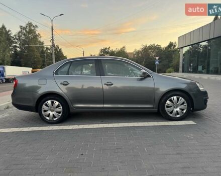 Серый Фольксваген Джетта, объемом двигателя 2 л и пробегом 237 тыс. км за 7300 $, фото 11 на Automoto.ua