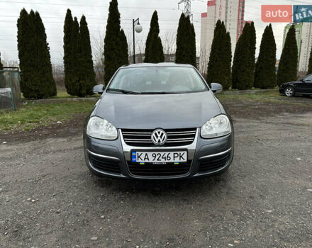 Сірий Фольксваген Джетта, об'ємом двигуна 1.6 л та пробігом 190 тис. км за 5400 $, фото 1 на Automoto.ua