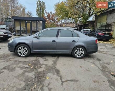 Сірий Фольксваген Джетта, об'ємом двигуна 1.6 л та пробігом 200 тис. км за 2500 $, фото 1 на Automoto.ua