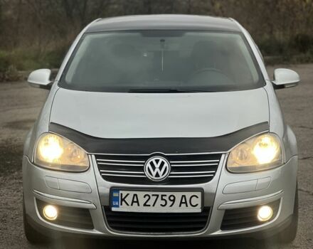 Серый Фольксваген Джетта, объемом двигателя 1.6 л и пробегом 240 тыс. км за 4400 $, фото 1 на Automoto.ua