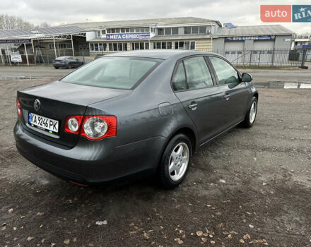 Сірий Фольксваген Джетта, об'ємом двигуна 1.6 л та пробігом 190 тис. км за 5400 $, фото 6 на Automoto.ua