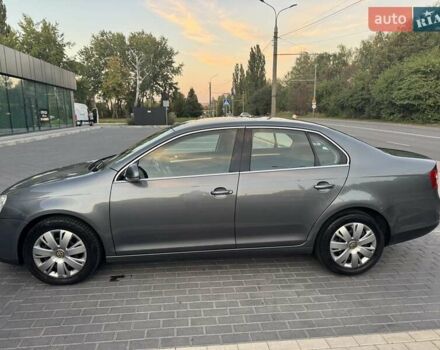 Серый Фольксваген Джетта, объемом двигателя 2 л и пробегом 237 тыс. км за 7300 $, фото 6 на Automoto.ua