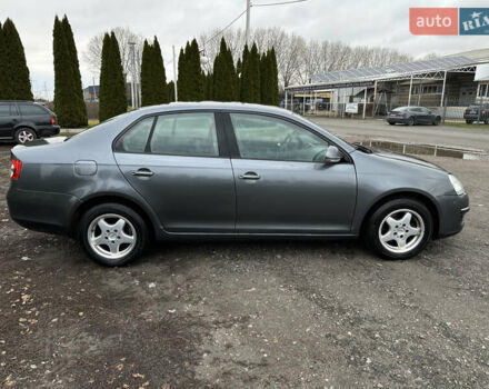 Сірий Фольксваген Джетта, об'ємом двигуна 1.6 л та пробігом 190 тис. км за 5400 $, фото 7 на Automoto.ua