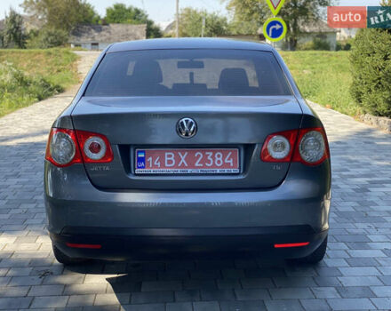 Серый Фольксваген Джетта, объемом двигателя 1.4 л и пробегом 201 тыс. км за 6350 $, фото 6 на Automoto.ua