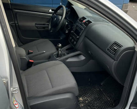 Серый Фольксваген Джетта, объемом двигателя 1.6 л и пробегом 170 тыс. км за 5800 $, фото 6 на Automoto.ua