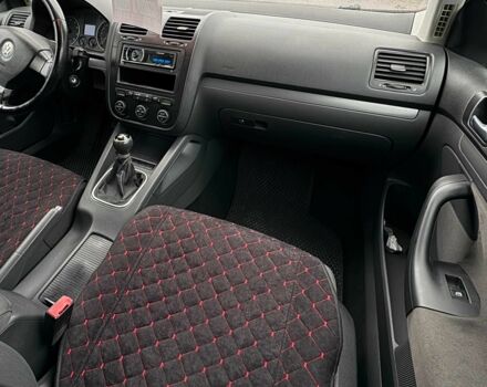 Серый Фольксваген Джетта, объемом двигателя 1.6 л и пробегом 301 тыс. км за 6400 $, фото 10 на Automoto.ua