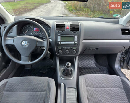 Серый Фольксваген Джетта, объемом двигателя 1.6 л и пробегом 168 тыс. км за 6999 $, фото 7 на Automoto.ua