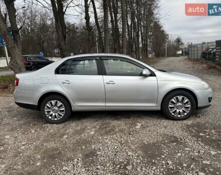 Сірий Фольксваген Джетта, об'ємом двигуна 1.6 л та пробігом 193 тис. км за 5250 $, фото 4 на Automoto.ua