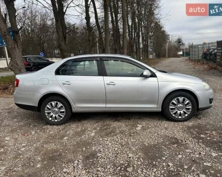 Сірий Фольксваген Джетта, об'ємом двигуна 1.6 л та пробігом 193 тис. км за 5250 $, фото 7 на Automoto.ua