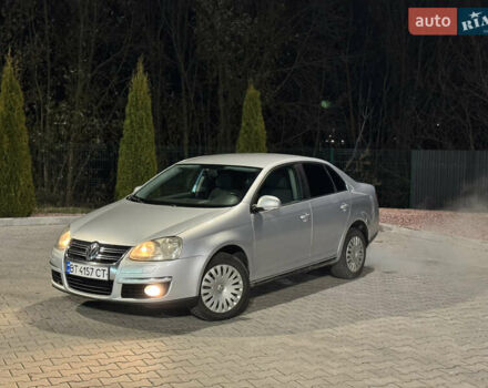 Сірий Фольксваген Джетта, об'ємом двигуна 1.6 л та пробігом 300 тис. км за 5100 $, фото 1 на Automoto.ua