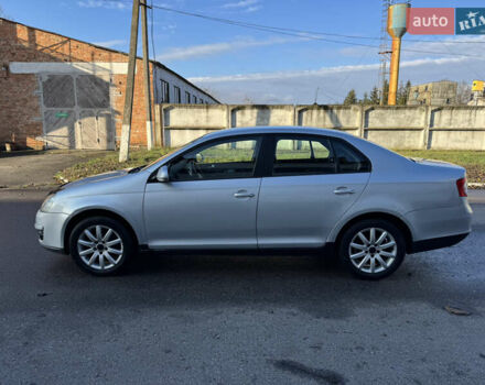 Серый Фольксваген Джетта, объемом двигателя 1.6 л и пробегом 309 тыс. км за 4999 $, фото 3 на Automoto.ua