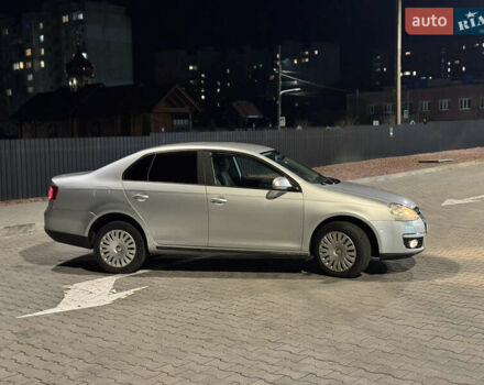 Сірий Фольксваген Джетта, об'ємом двигуна 1.6 л та пробігом 300 тис. км за 5100 $, фото 4 на Automoto.ua