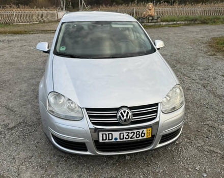 Сірий Фольксваген Джетта, об'ємом двигуна 1.6 л та пробігом 250 тис. км за 7300 $, фото 1 на Automoto.ua