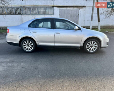 Серый Фольксваген Джетта, объемом двигателя 1.6 л и пробегом 309 тыс. км за 4999 $, фото 4 на Automoto.ua