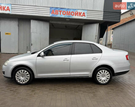 Серый Фольксваген Джетта, объемом двигателя 1.6 л и пробегом 171 тыс. км за 5800 $, фото 2 на Automoto.ua