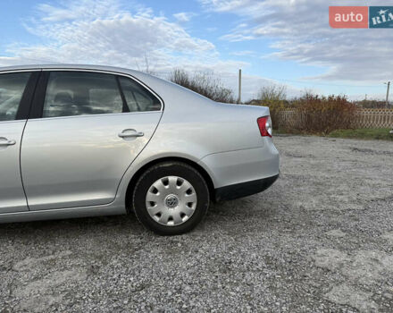 Сірий Фольксваген Джетта, об'ємом двигуна 1.6 л та пробігом 250 тис. км за 7300 $, фото 7 на Automoto.ua