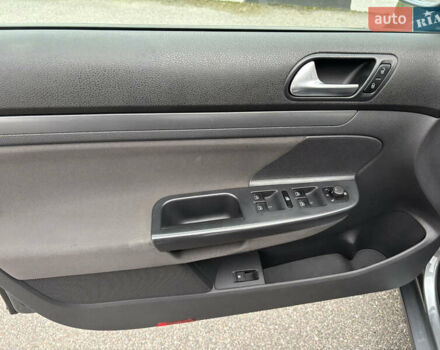 Серый Фольксваген Джетта, объемом двигателя 1.6 л и пробегом 250 тыс. км за 5700 $, фото 6 на Automoto.ua