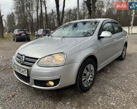 Сірий Фольксваген Джетта, об'ємом двигуна 1.6 л та пробігом 193 тис. км за 5250 $, фото 1 на Automoto.ua