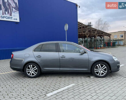 Серый Фольксваген Джетта, объемом двигателя 1.4 л и пробегом 253 тыс. км за 6500 $, фото 4 на Automoto.ua