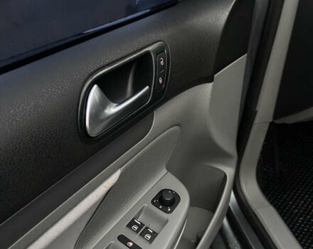 Серый Фольксваген Джетта, объемом двигателя 1.6 л и пробегом 245 тыс. км за 5500 $, фото 27 на Automoto.ua