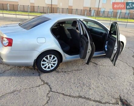 Серый Фольксваген Джетта, объемом двигателя 1.39 л и пробегом 137 тыс. км за 7300 $, фото 5 на Automoto.ua