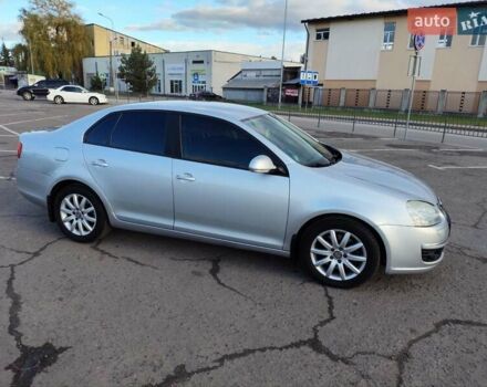 Серый Фольксваген Джетта, объемом двигателя 1.39 л и пробегом 137 тыс. км за 7300 $, фото 4 на Automoto.ua