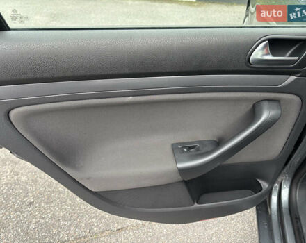 Серый Фольксваген Джетта, объемом двигателя 1.6 л и пробегом 250 тыс. км за 5700 $, фото 9 на Automoto.ua