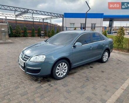 Серый Фольксваген Джетта, объемом двигателя 1.6 л и пробегом 158 тыс. км за 8200 $, фото 1 на Automoto.ua