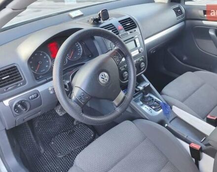 Сірий Фольксваген Джетта, об'ємом двигуна 2 л та пробігом 260 тис. км за 8100 $, фото 1 на Automoto.ua