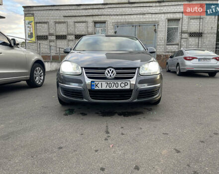 Серый Фольксваген Джетта, объемом двигателя 2.48 л и пробегом 227 тыс. км за 7500 $, фото 1 на Automoto.ua