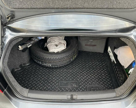 Серый Фольксваген Джетта, объемом двигателя 2.48 л и пробегом 227 тыс. км за 7500 $, фото 6 на Automoto.ua