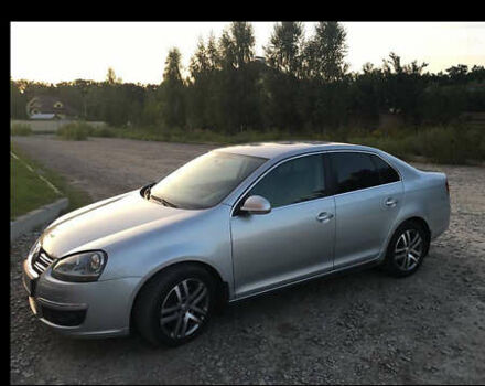 Сірий Фольксваген Джетта, об'ємом двигуна 2 л та пробігом 260 тис. км за 8100 $, фото 2 на Automoto.ua