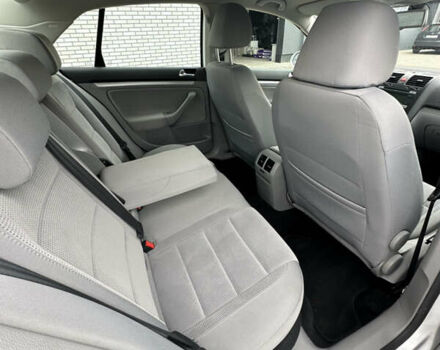 Серый Фольксваген Джетта, объемом двигателя 1.4 л и пробегом 209 тыс. км за 7999 $, фото 28 на Automoto.ua