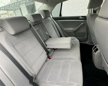 Серый Фольксваген Джетта, объемом двигателя 1.4 л и пробегом 209 тыс. км за 7999 $, фото 27 на Automoto.ua