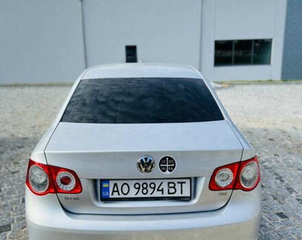 Фольксваген Джетта 2010 у Мукачеве на Automoto.ua Сірий Фольксваген Джетта, об'ємом двигуна 1.6 л та пробігом 236 тис. км за 7500 $, фото 5 на Automoto.ua