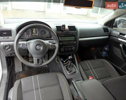 Сірий Фольксваген Джетта, об'ємом двигуна 1.6 л та пробігом 268 тис. км за 5700 $, фото 2 на Automoto.ua