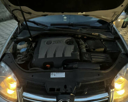 Фольксваген Джетта 2010 у Мукачеве на Automoto.ua Сірий Фольксваген Джетта, об'ємом двигуна 1.6 л та пробігом 236 тис. км за 7500 $, фото 10 на Automoto.ua