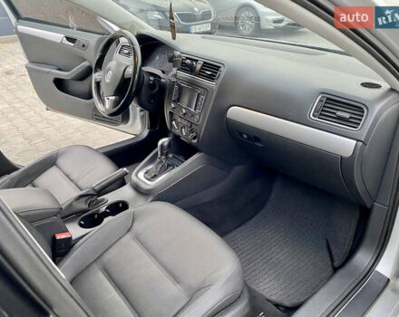 Серый Фольксваген Джетта, объемом двигателя 2.48 л и пробегом 236 тыс. км за 9900 $, фото 15 на Automoto.ua